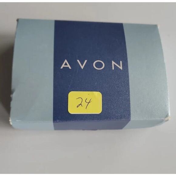 Avon Pearlesque and Crystal Gift Set Clip on Earrings & Necklace in Box /24 - Picture 7 of 7